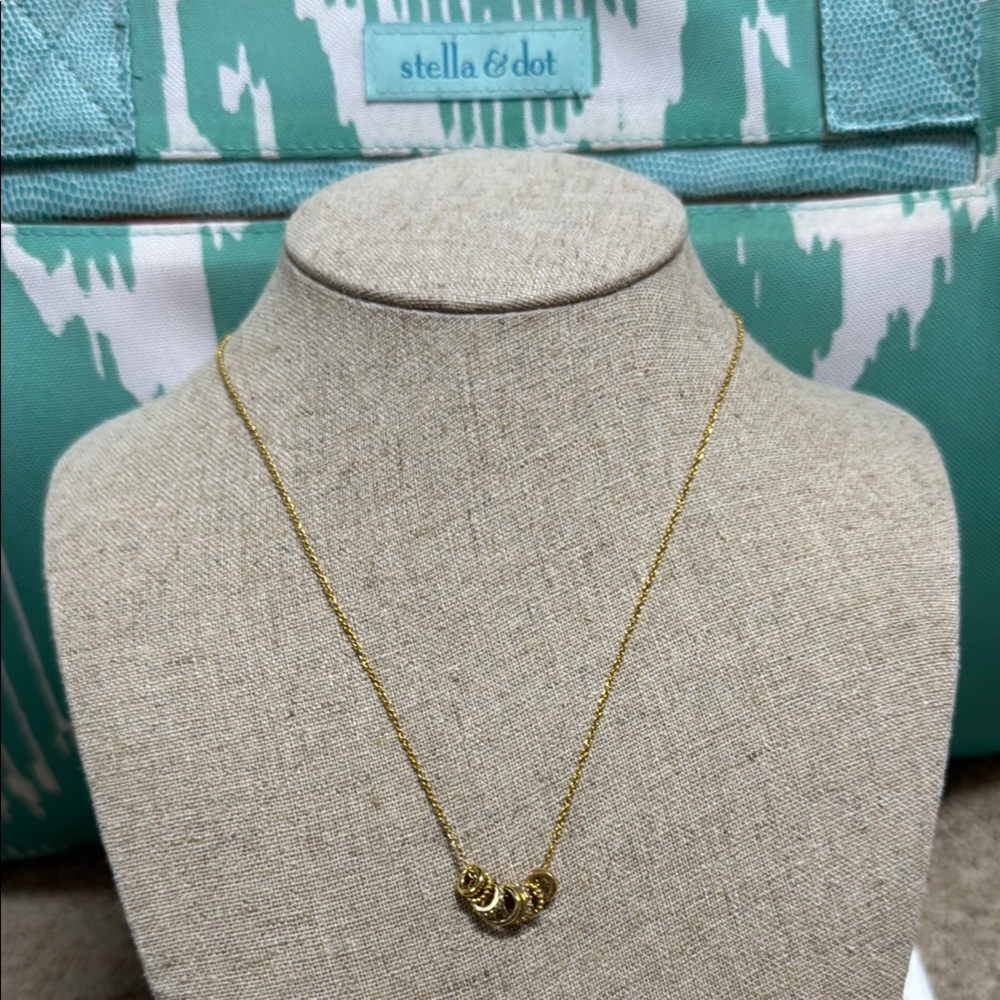 Stella & Dot Gold Circles Necklace
